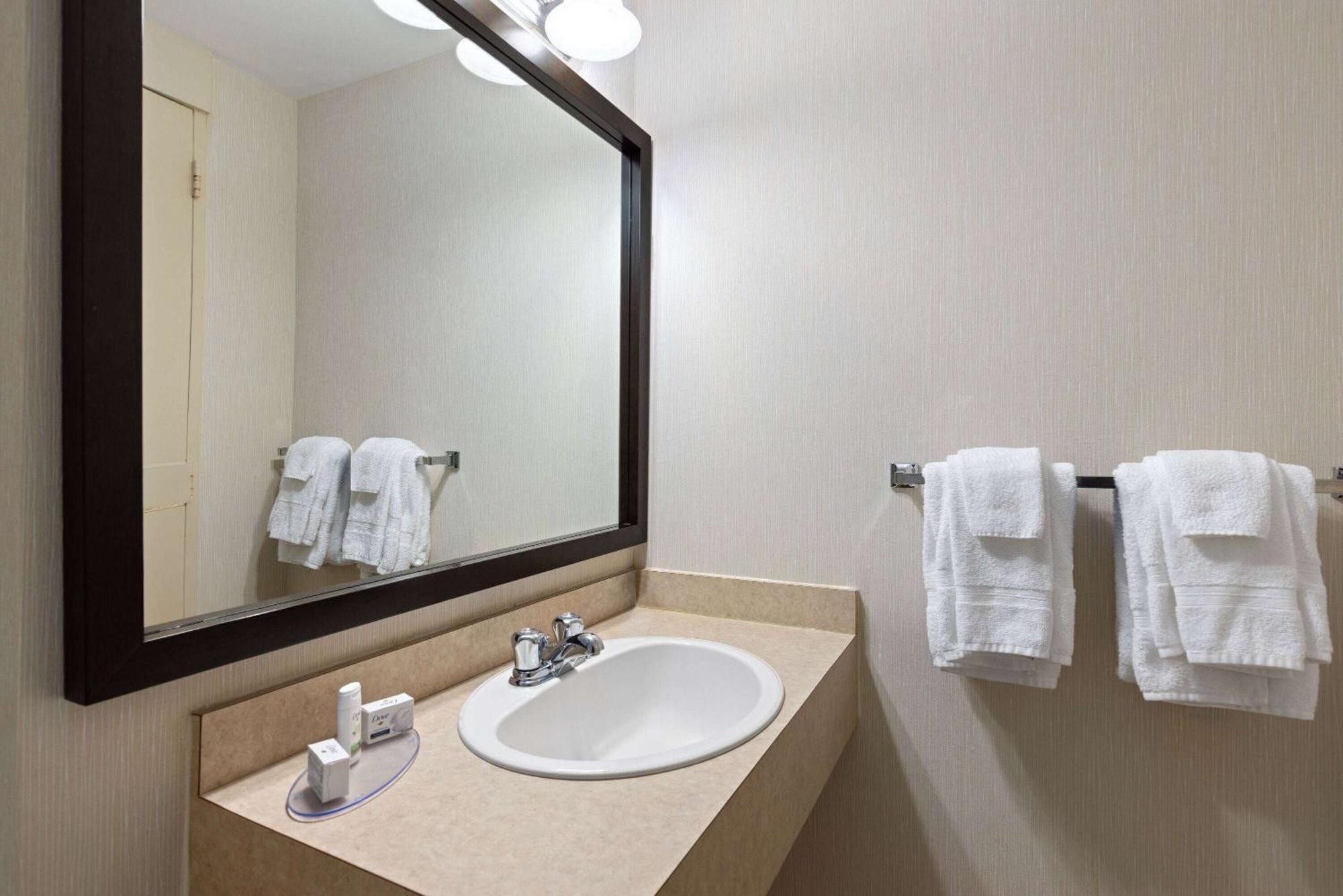 Travelodge By Wyndham Thunder Bay On מראה חיצוני תמונה